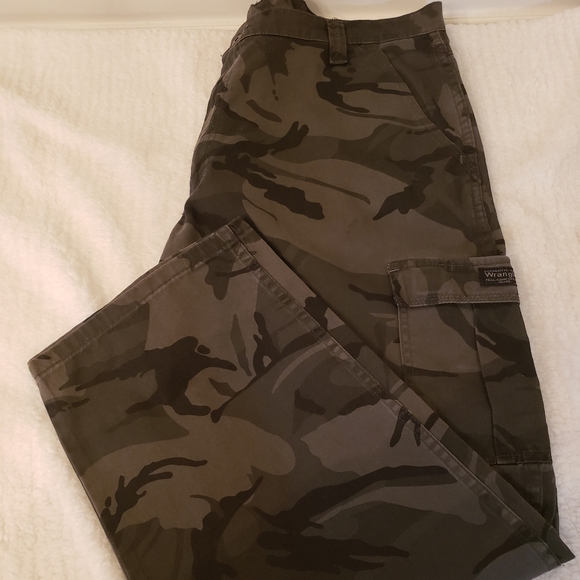 Wrangler Boot cut camo jeans size 40W/30L - Picture 4 of 6